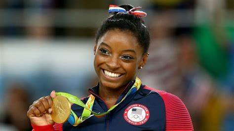 Simone Biles Taille