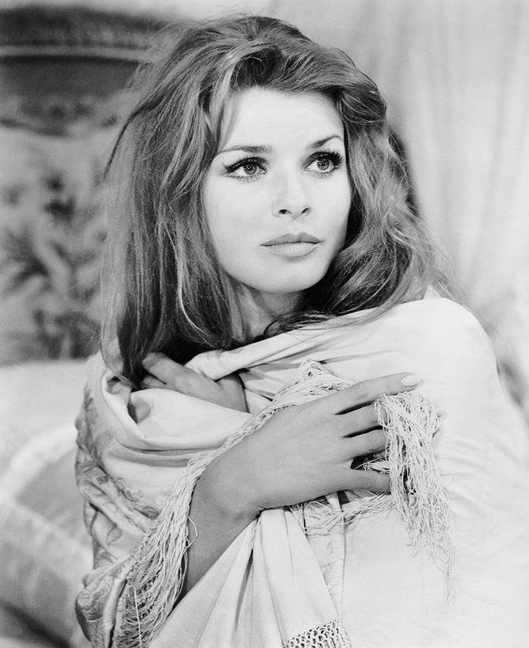 Senta Berger Größe Und Gewicht