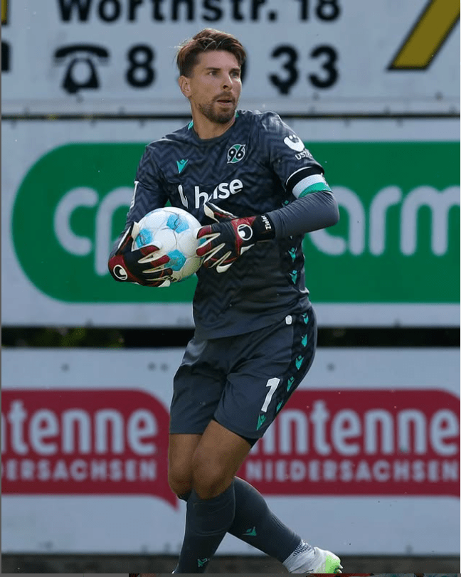 Ron-Robert Zieler Frau